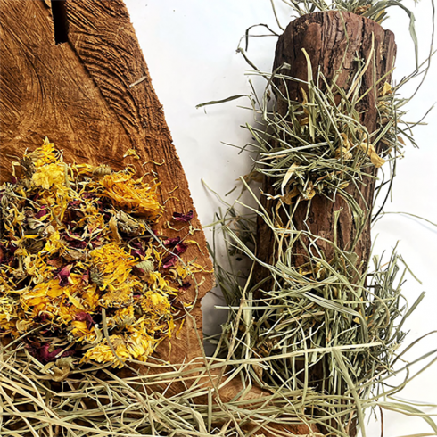 TRONCO RECHEADO COM FENO